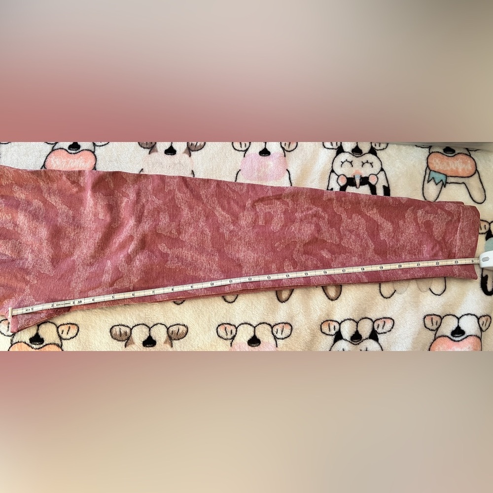 NVGTN Pastel Pink Camo Seamless Leggings, size L - Picture 10 of 11